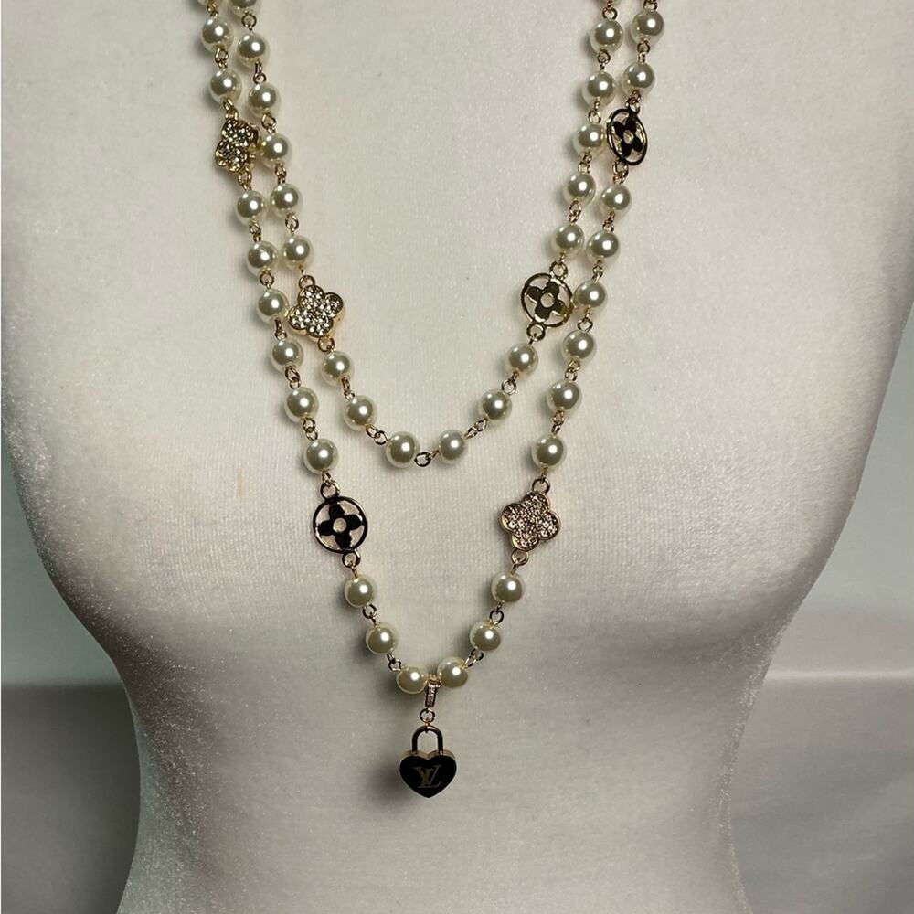 Louis Vuitton Simulated White Pearl Gold Rhinestone Necklace - Picture 6 of 12